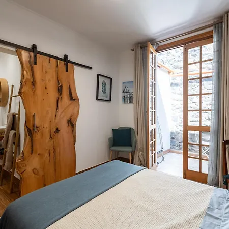 Casa Flores - Your Charming With Local Secrets