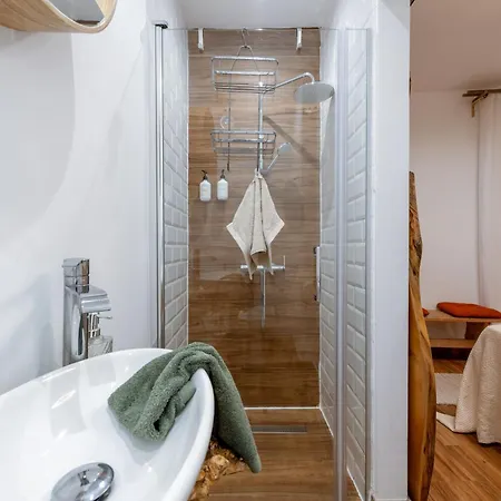 Casa Flores - Your Charming With Local Secrets