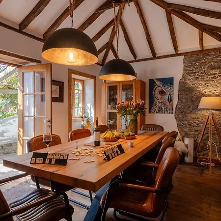 Casa Flores - Your Charming With Local Secrets