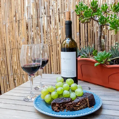 Casa Flores - Your Charming With Local Secrets
