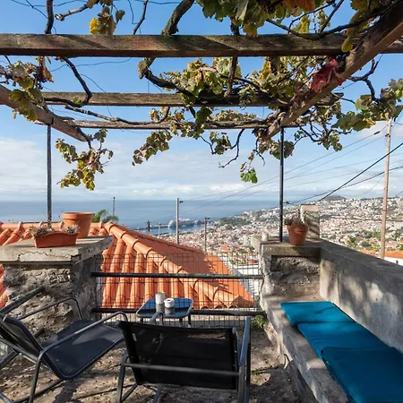 Casa Flores - Your Charming With Local Secrets Guest house 3*