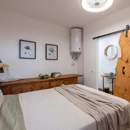 Casa Flores - Your Charming With Local Secrets