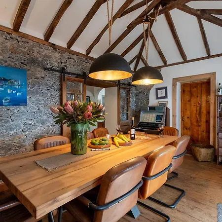 Casa Flores - Your Charming With Local Secrets Guest house 3*